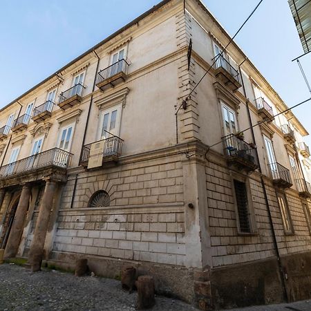 كوزنسا Dimora Storica Giostra Vecchia - Palazzo Grisolia 1809 المظهر الخارجي الصورة