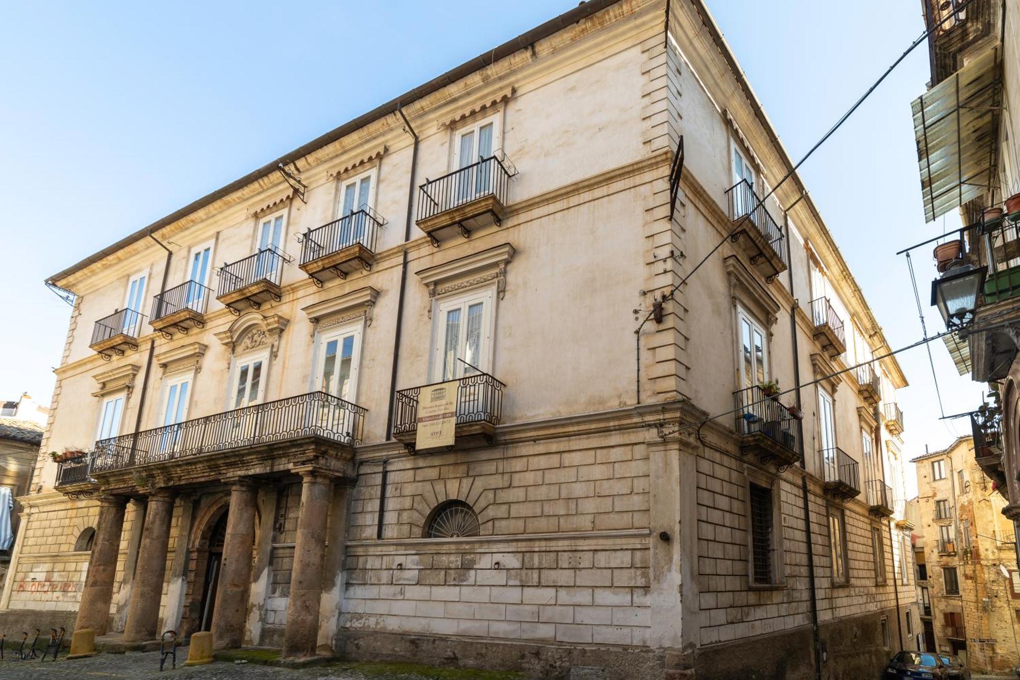 كوزنسا Dimora Storica Giostra Vecchia - Palazzo Grisolia 1809 المظهر الخارجي الصورة