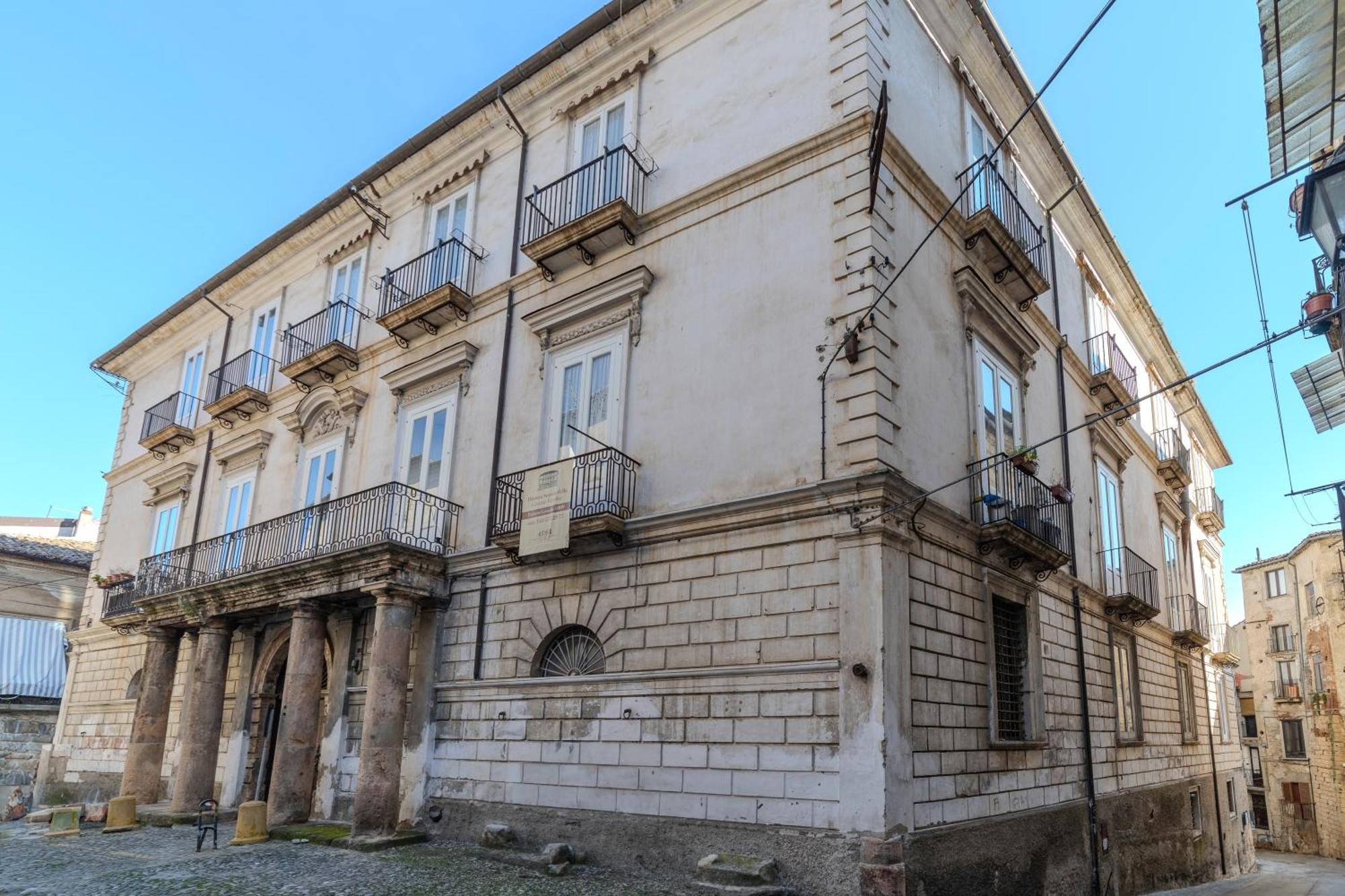 كوزنسا Dimora Storica Giostra Vecchia - Palazzo Grisolia 1809 المظهر الخارجي الصورة