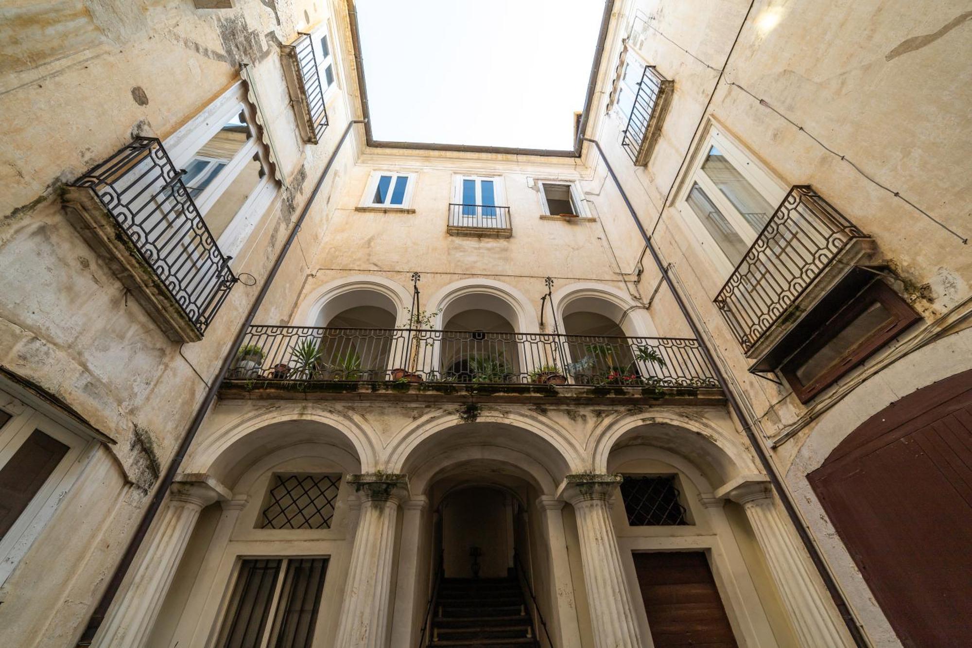 كوزنسا Dimora Storica Giostra Vecchia - Palazzo Grisolia 1809 المظهر الخارجي الصورة